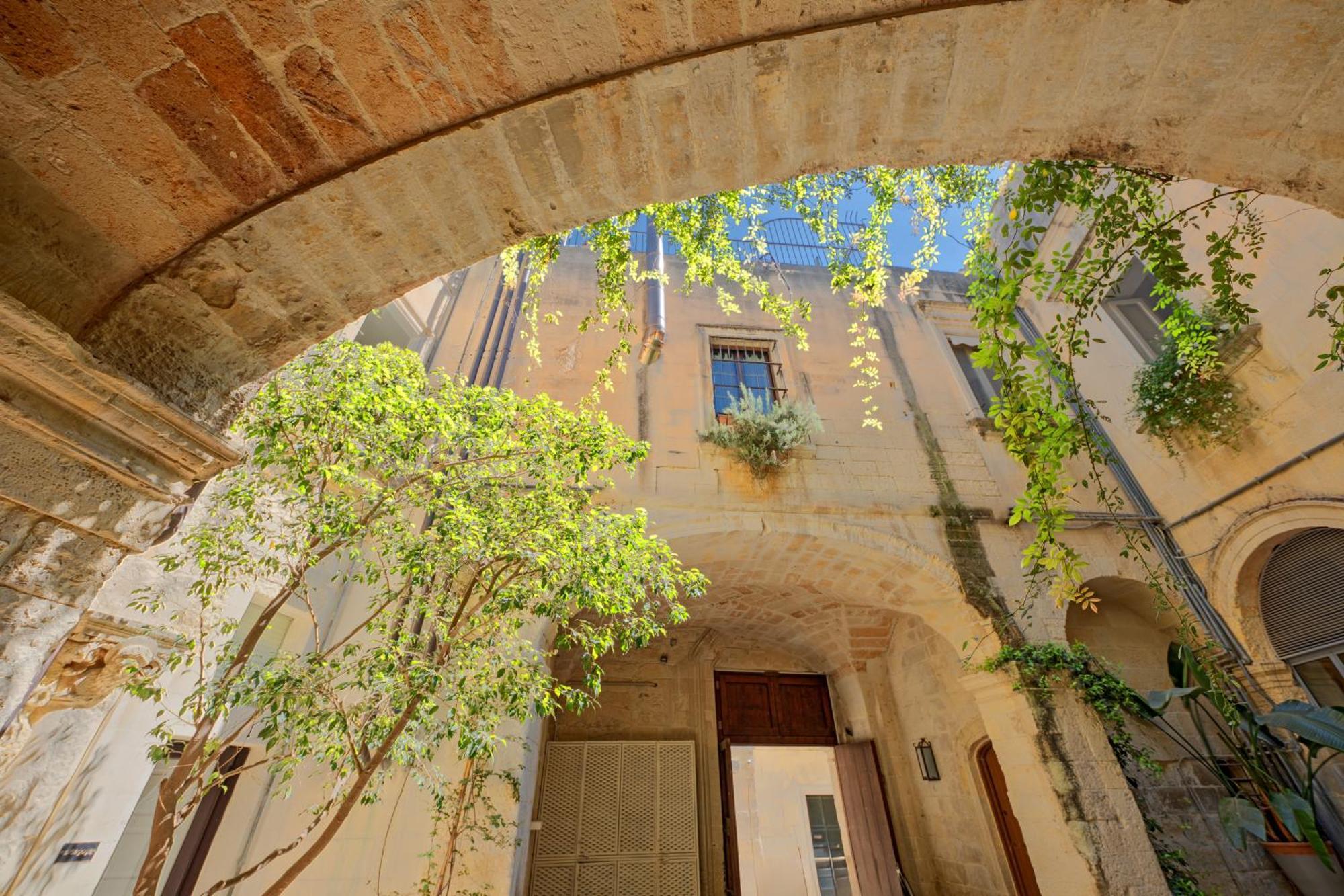 Palazzo Persone Dimora Storica Lecce Exterior foto